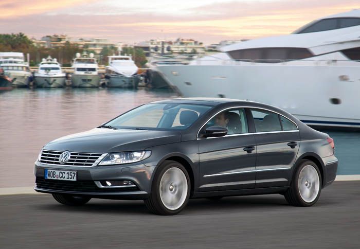 Πρόσφατα ανανεωμένο, το VW CC συνεχίζει να προσφέρει περισσότερο αισθητικό δυναμισμό και οδηγική ευχαρίστηση στη μεσαία κατηγορία.